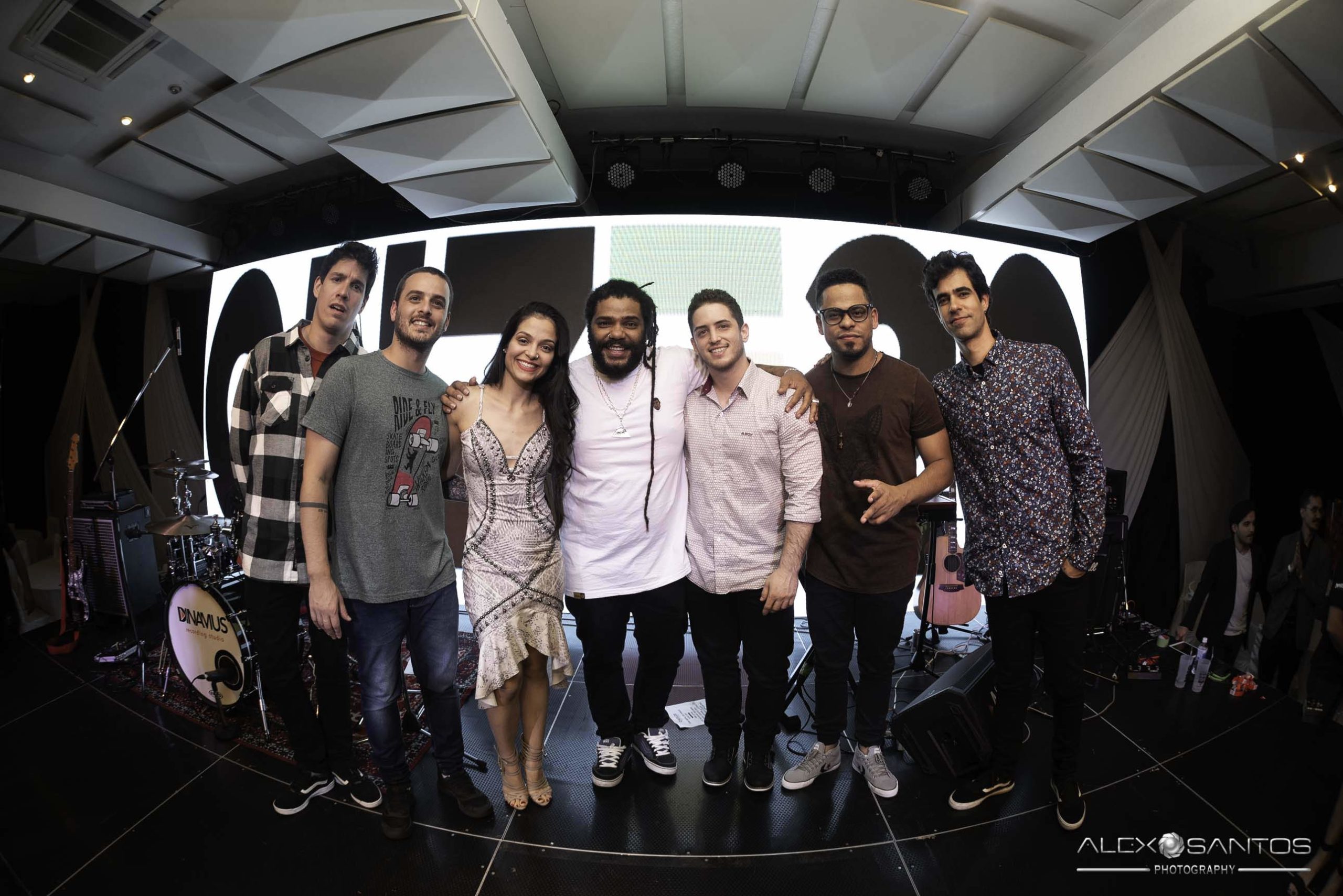 Revista Super Vitrine celebra 13 anos com jantar e Show da banda Onze:20