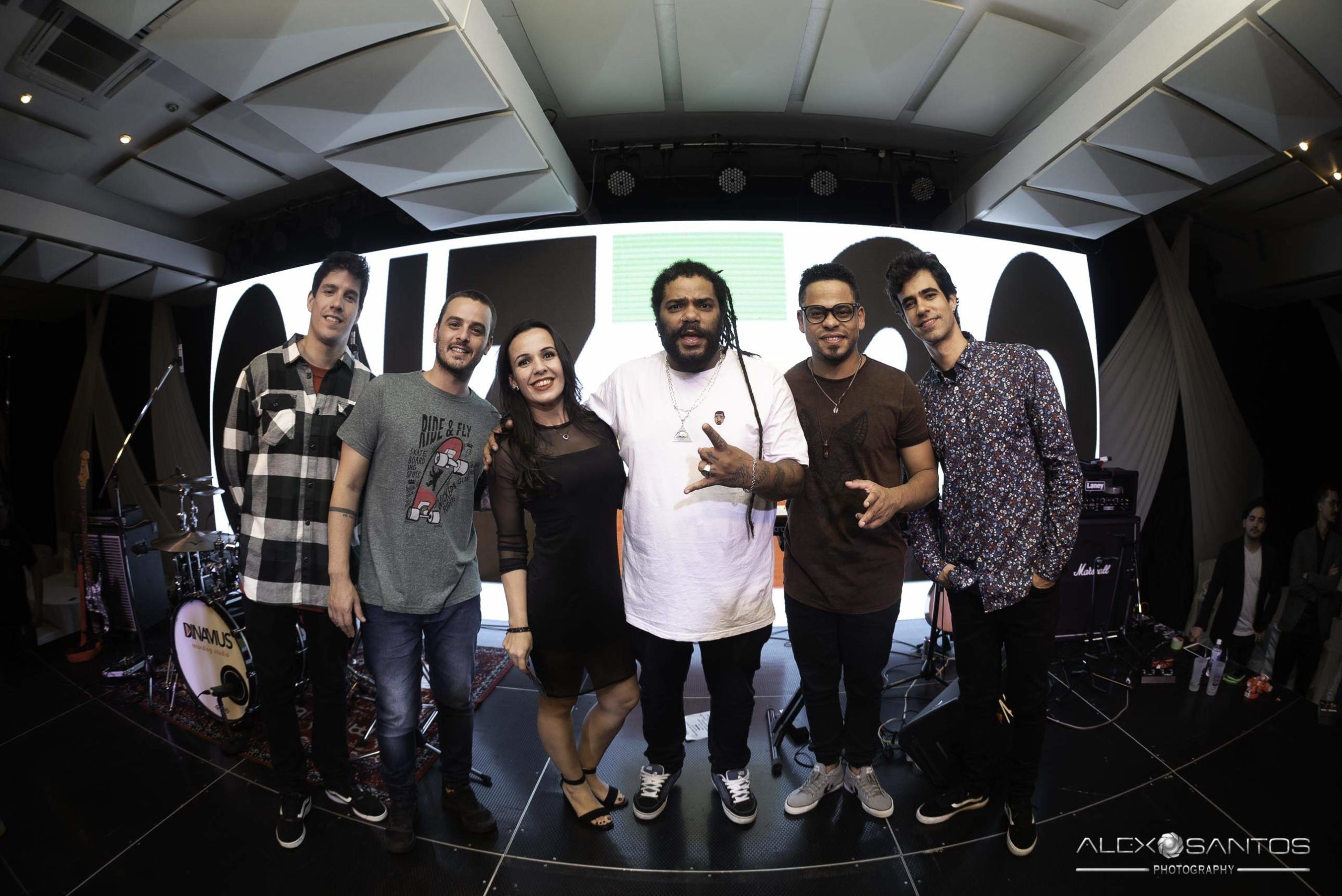 Revista Super Vitrine celebra 13 anos com jantar e Show da banda Onze:20