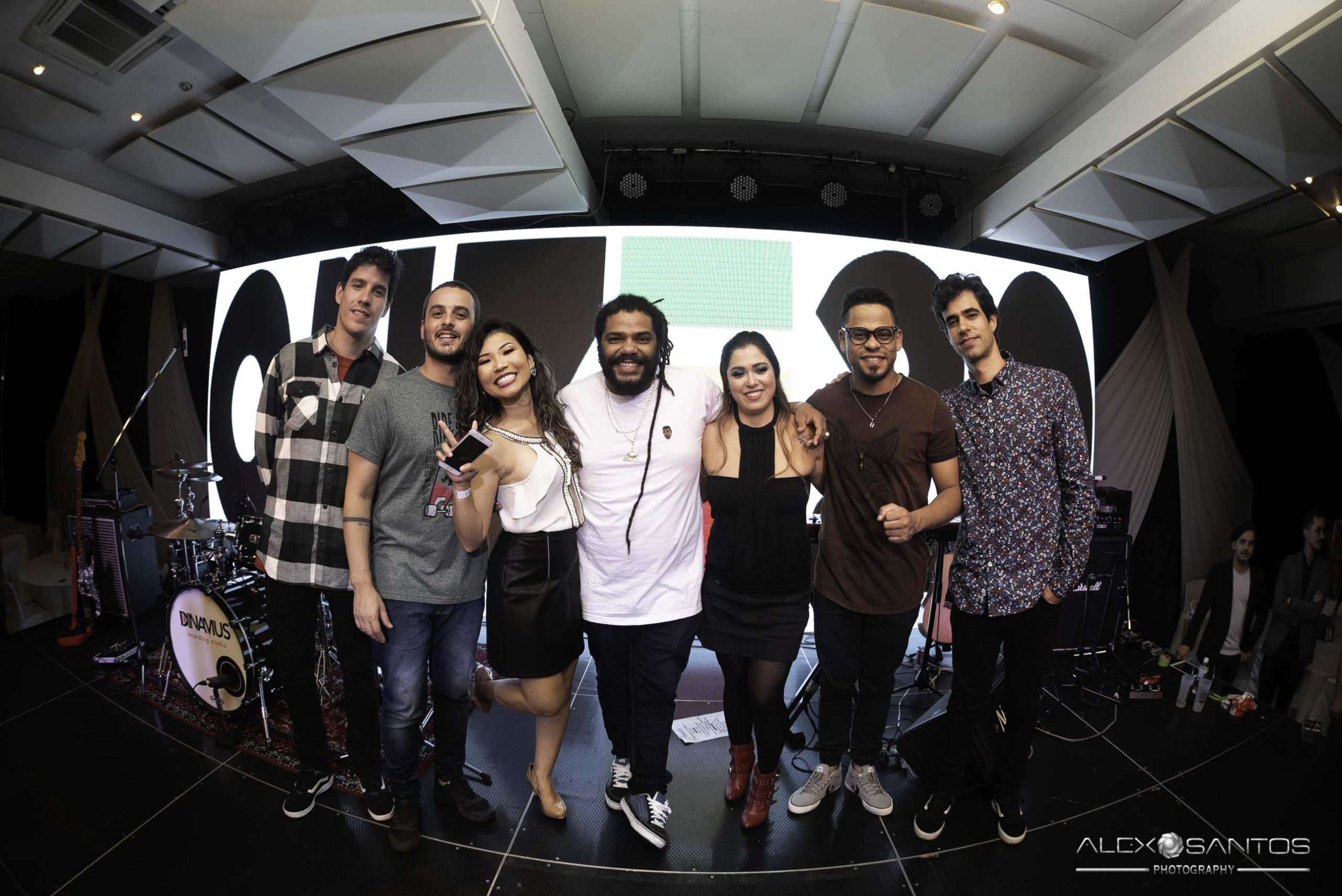Revista Super Vitrine celebra 13 anos com jantar e Show da banda Onze:20