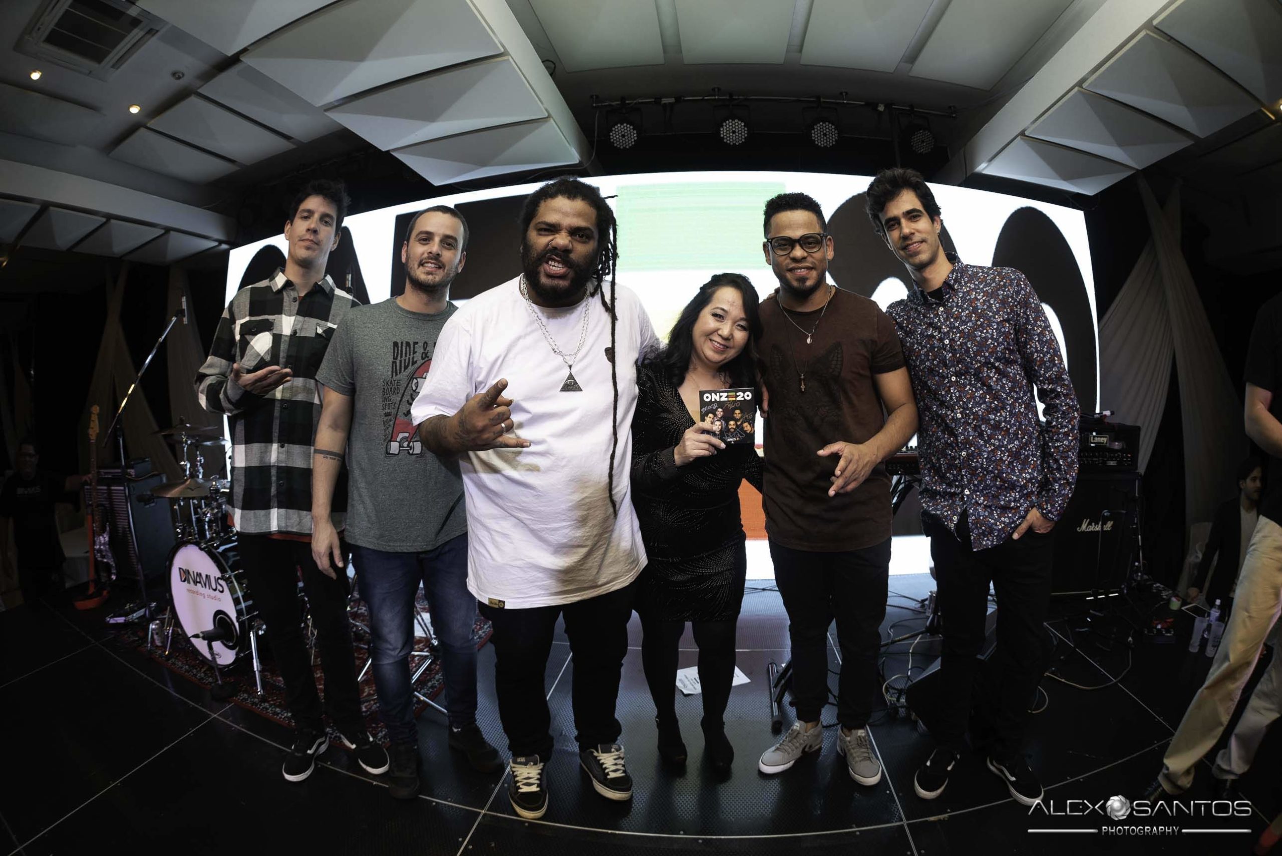 Revista Super Vitrine celebra 13 anos com jantar e Show da banda Onze:20