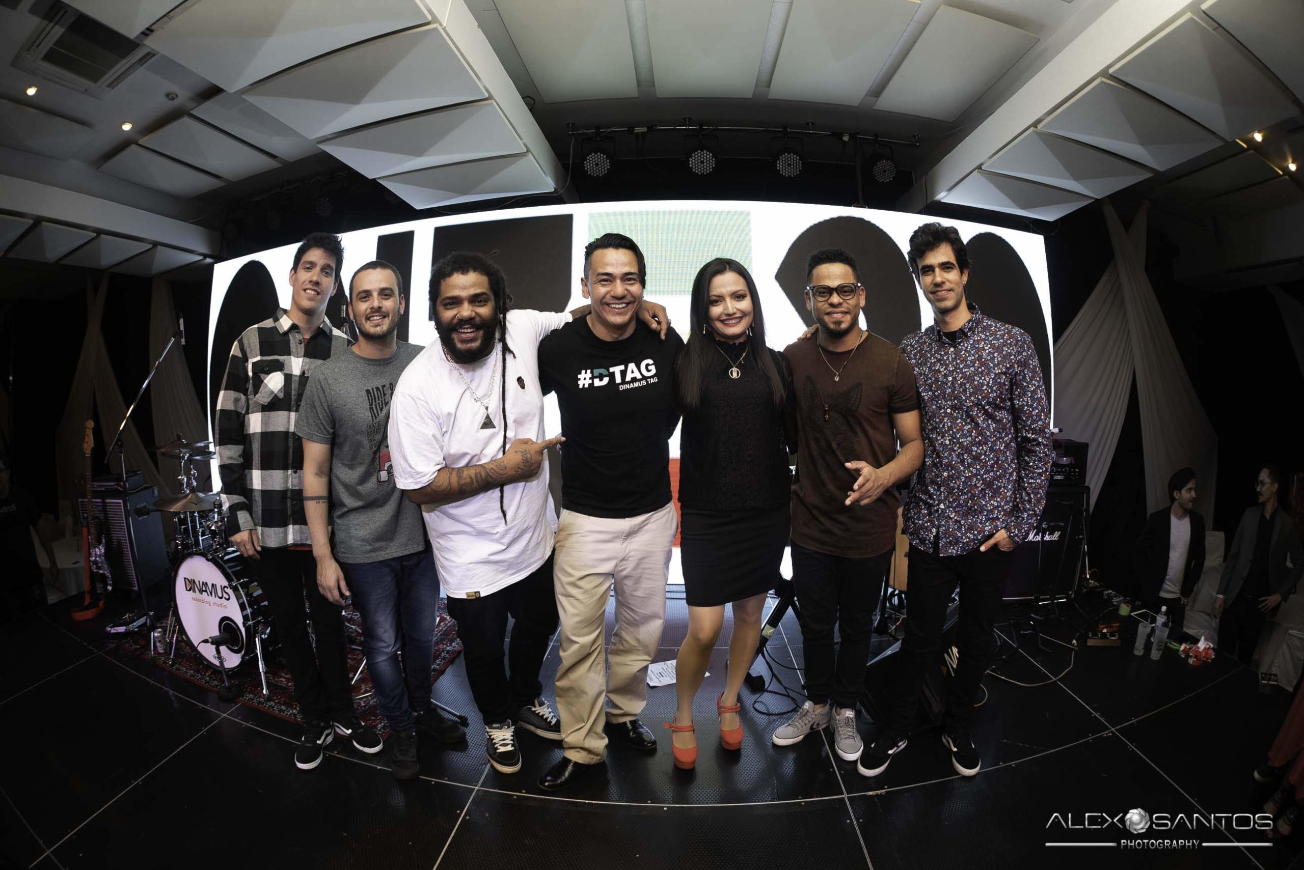 Revista Super Vitrine celebra 13 anos com jantar e Show da banda Onze:20