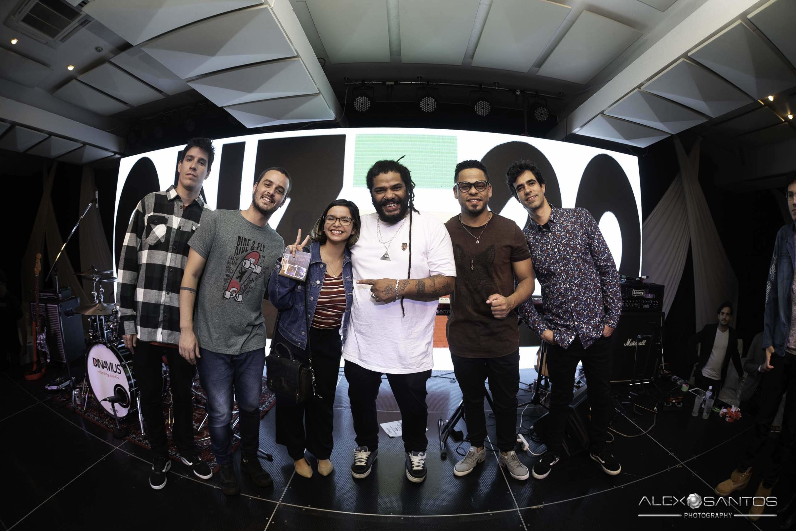 Revista Super Vitrine celebra 13 anos com jantar e Show da banda Onze:20