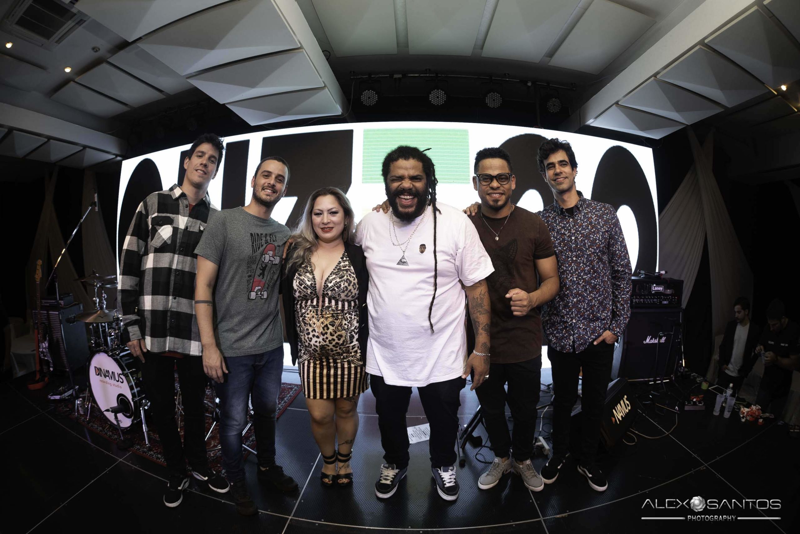 Revista Super Vitrine celebra 13 anos com jantar e Show da banda Onze:20