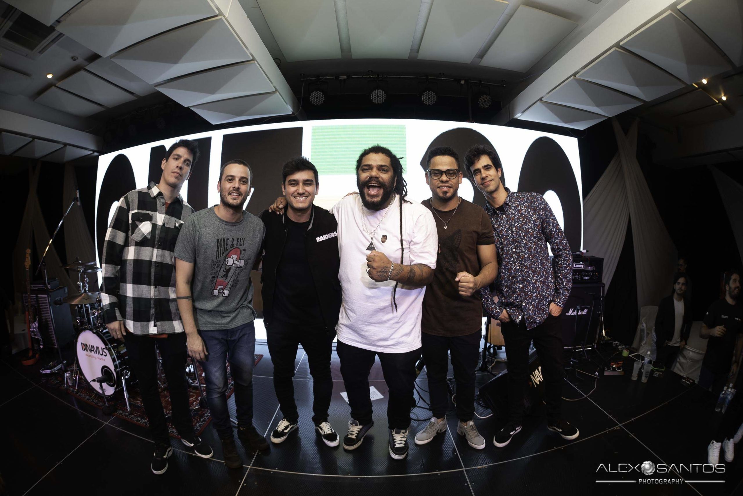 Revista Super Vitrine celebra 13 anos com jantar e Show da banda Onze:20