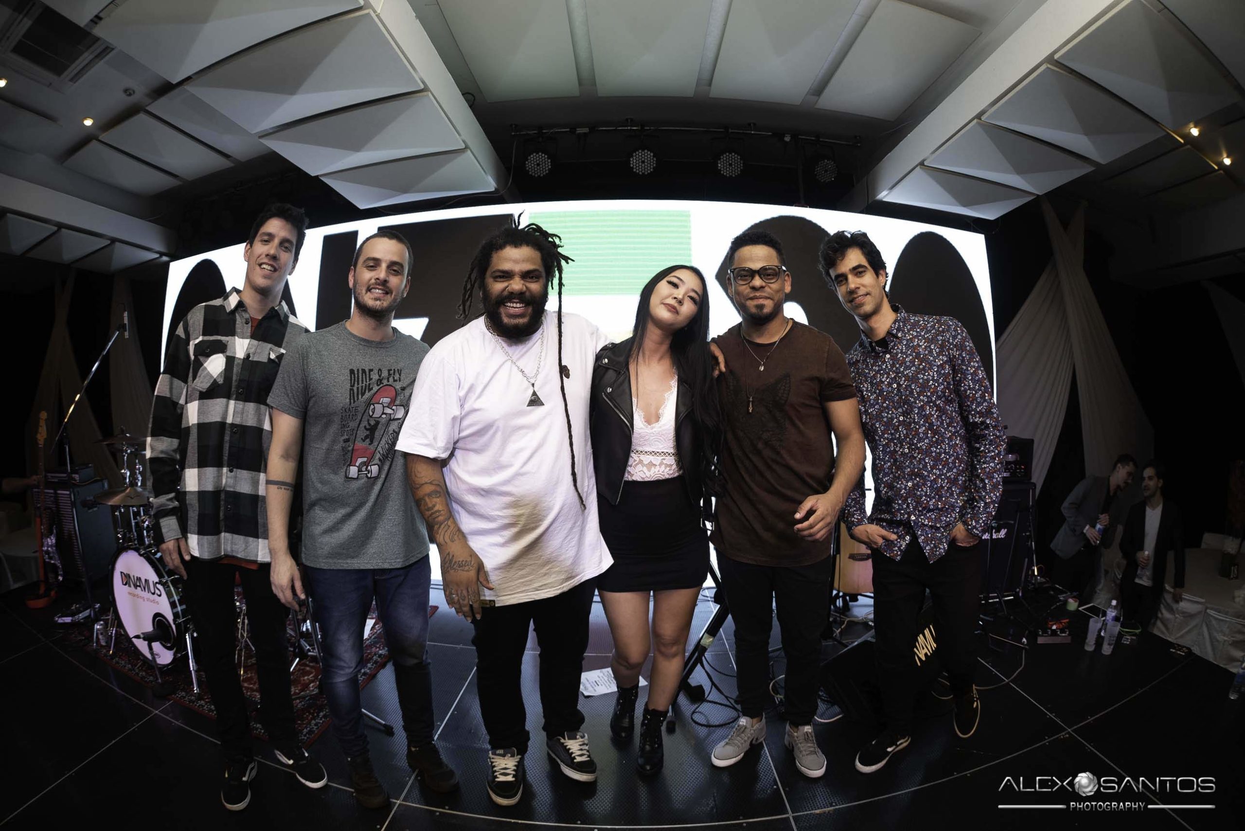 Revista Super Vitrine celebra 13 anos com jantar e Show da banda Onze:20