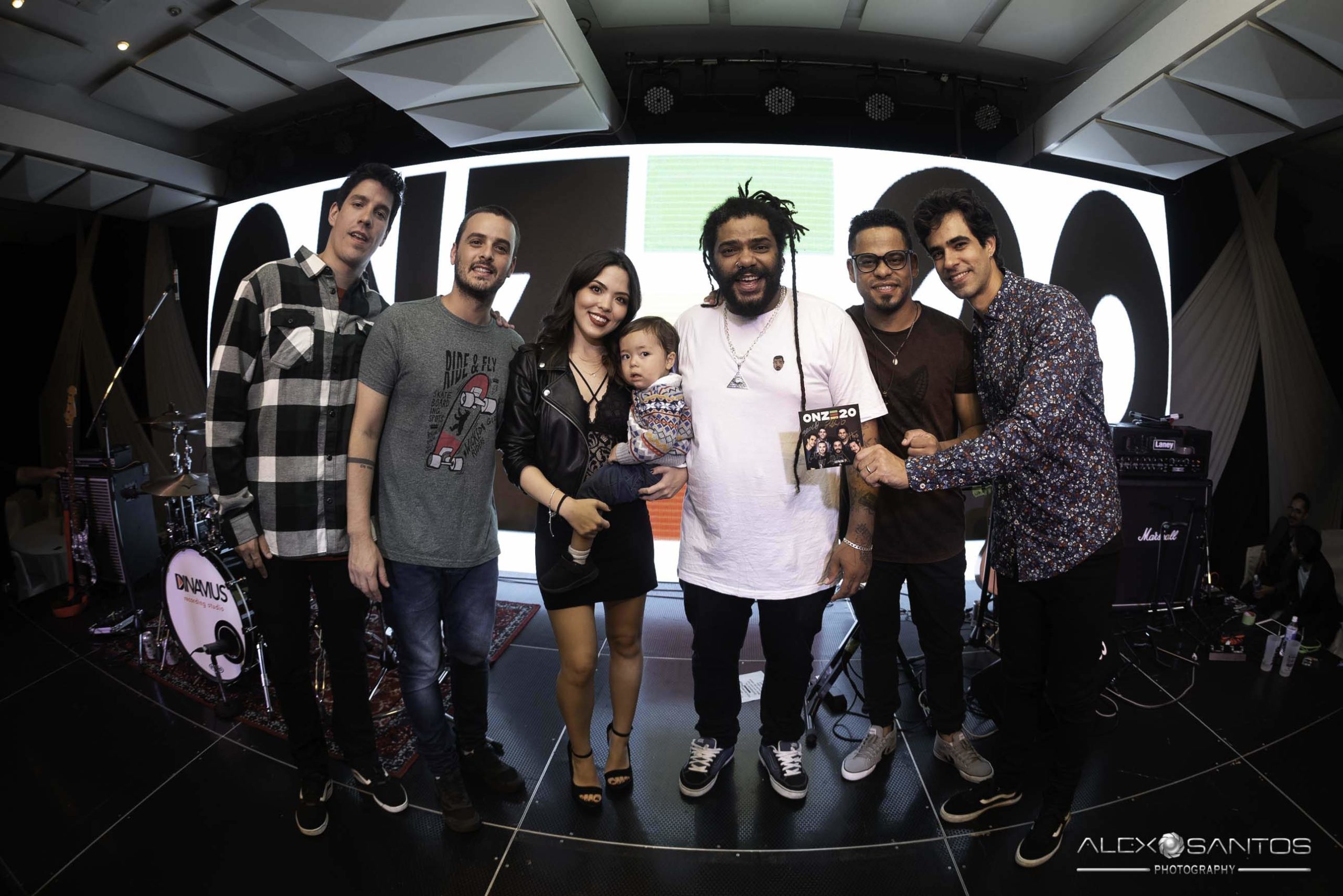 Revista Super Vitrine celebra 13 anos com jantar e Show da banda Onze:20