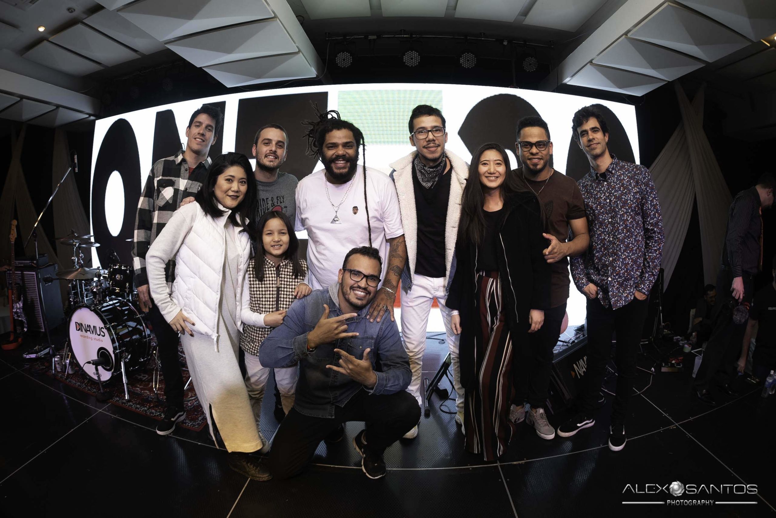 Revista Super Vitrine celebra 13 anos com jantar e Show da banda Onze:20