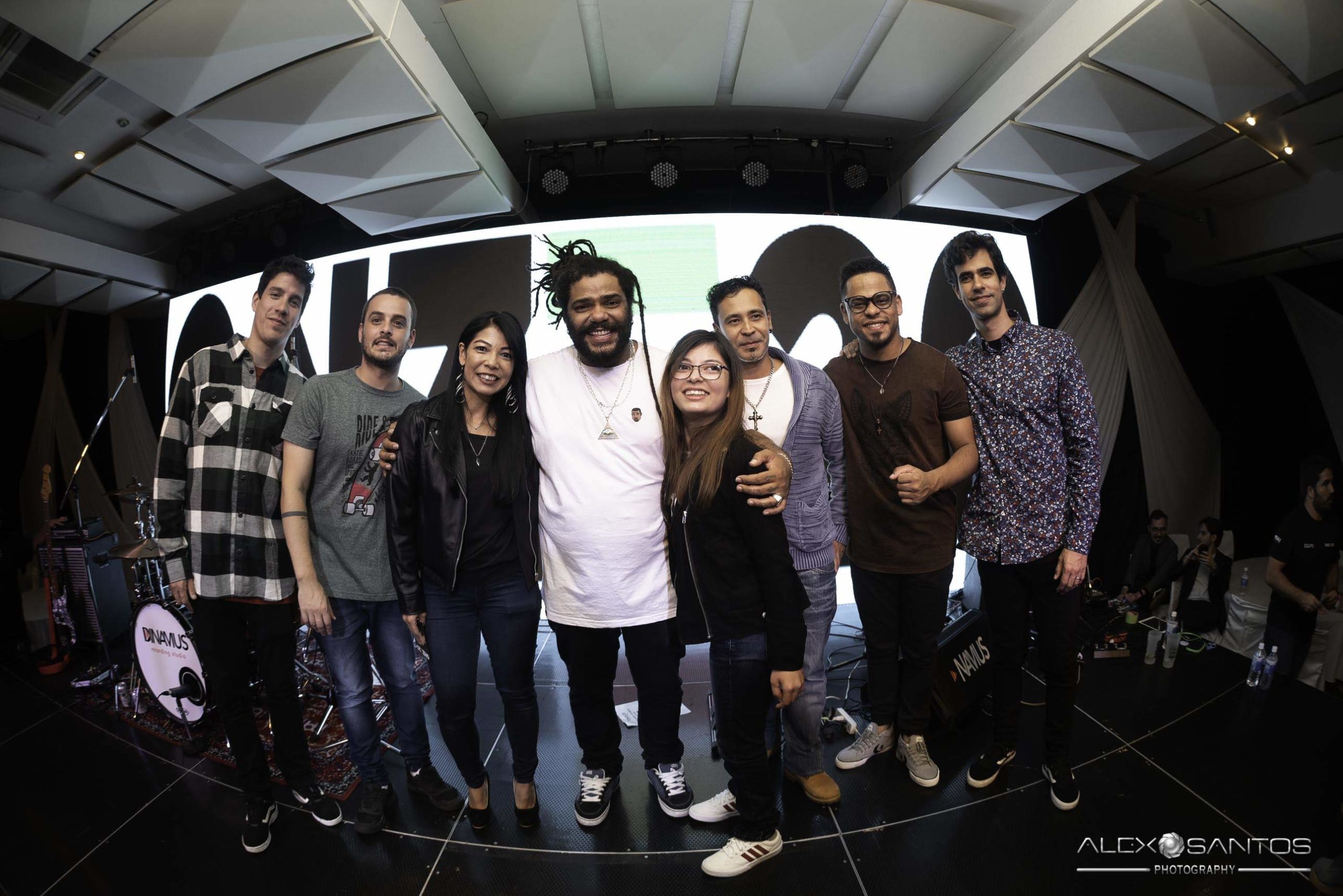 Revista Super Vitrine celebra 13 anos com jantar e Show da banda Onze:20