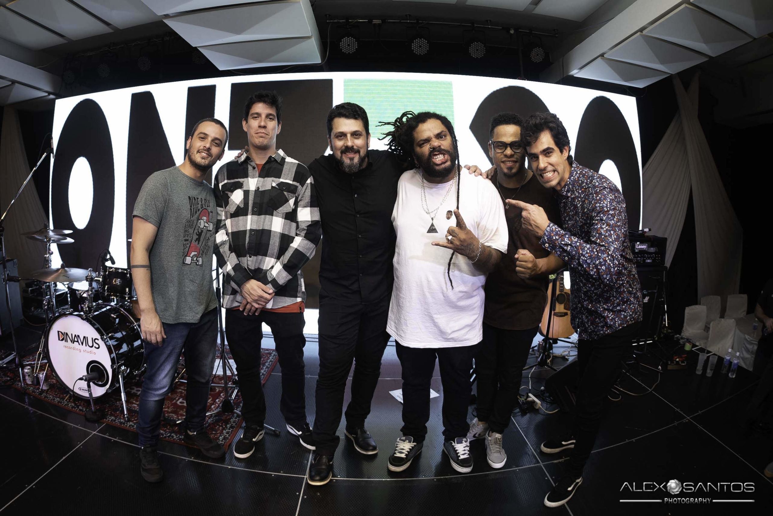 Revista Super Vitrine celebra 13 anos com jantar e Show da banda Onze:20