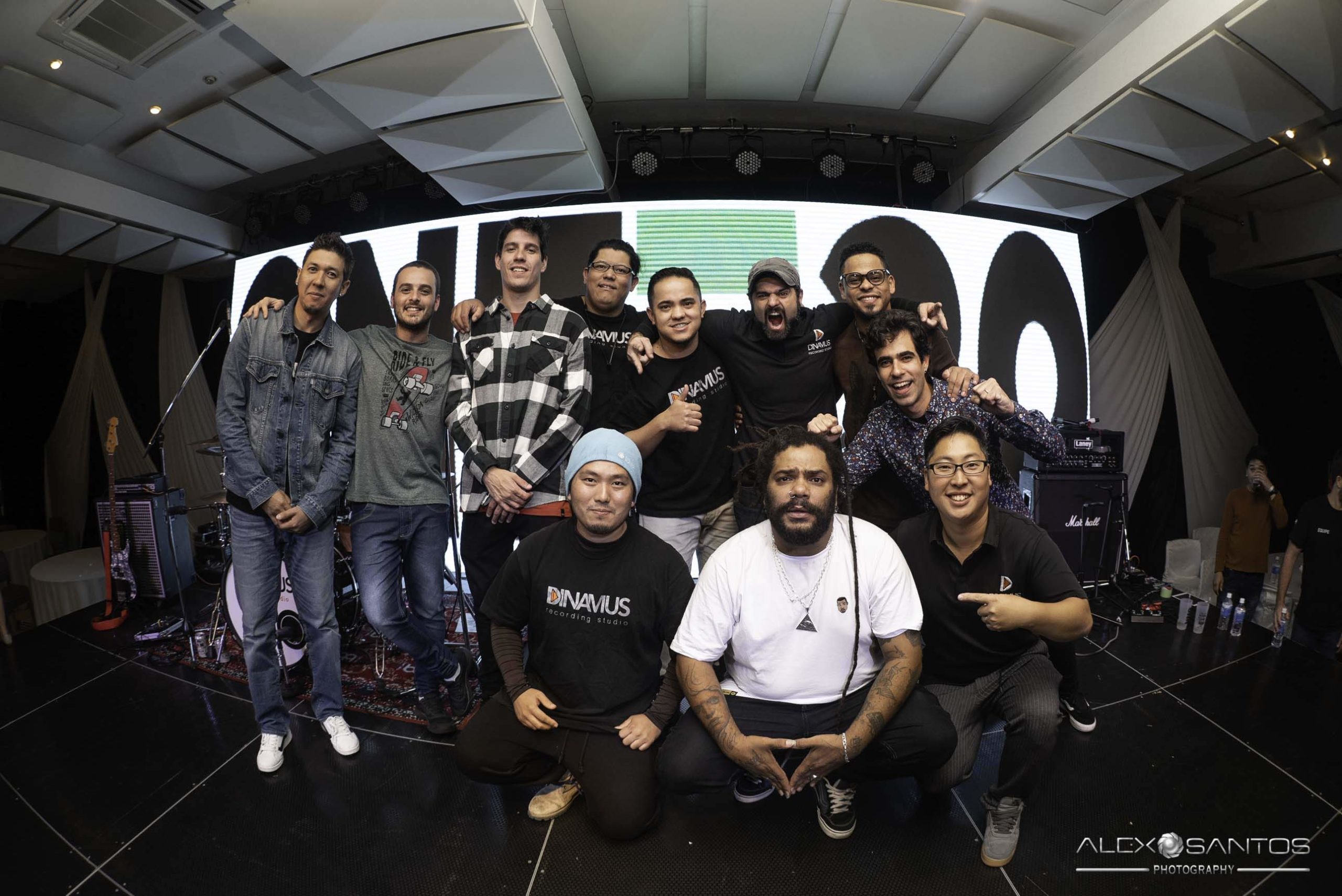 Revista Super Vitrine celebra 13 anos com jantar e Show da banda Onze:20