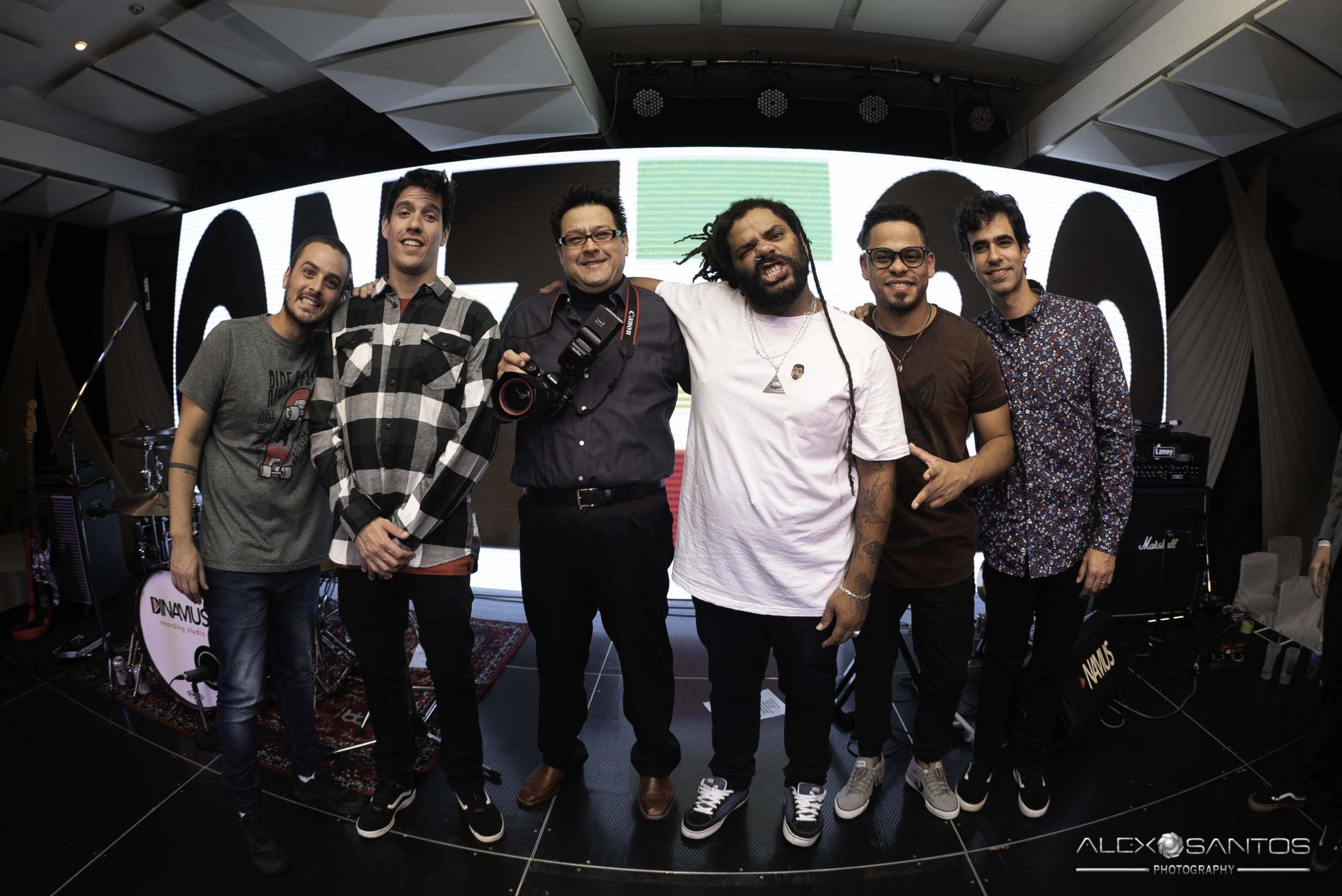 Revista Super Vitrine celebra 13 anos com jantar e Show da banda Onze:20