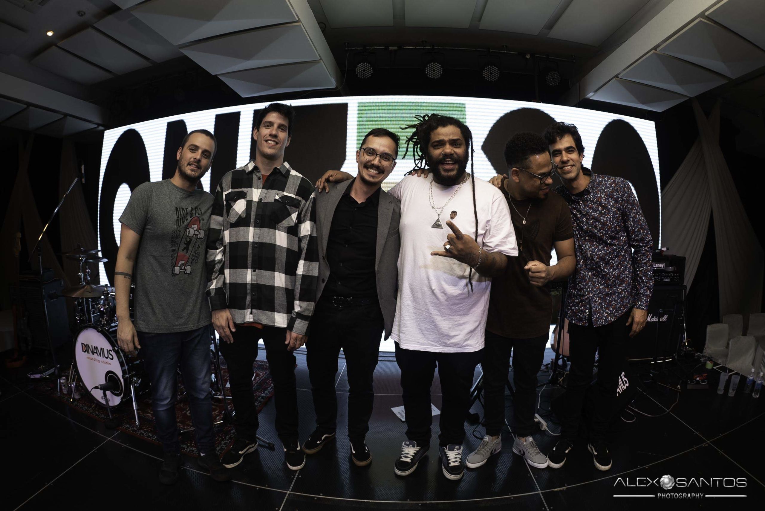 Revista Super Vitrine celebra 13 anos com jantar e Show da banda Onze:20