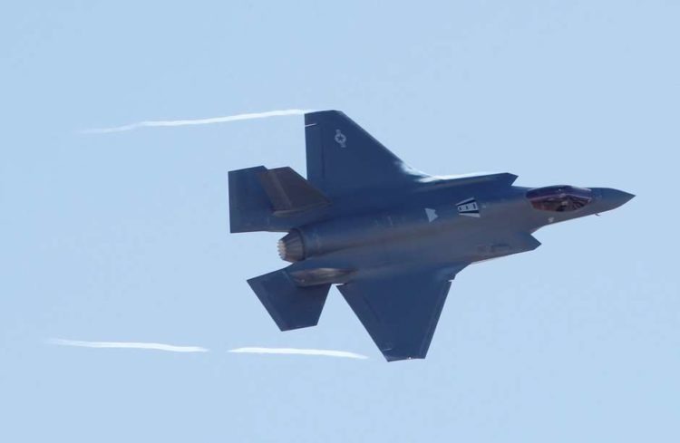 EUA ajudarão Japão a monitorar incursão chinesa “inédita” perto do Mar do Leste da China