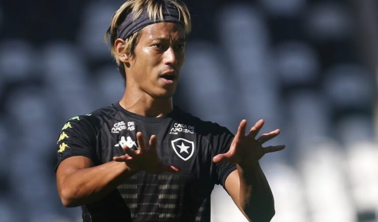 Tradutor de Honda revela história curiosa sobre o japonês e cita preocupação social do jogador