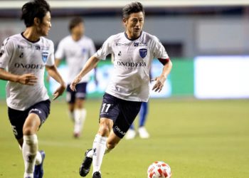 Kazu volta para a primeira divisão da J-League e bate recorde de jogador mais velho a participar de uma partida