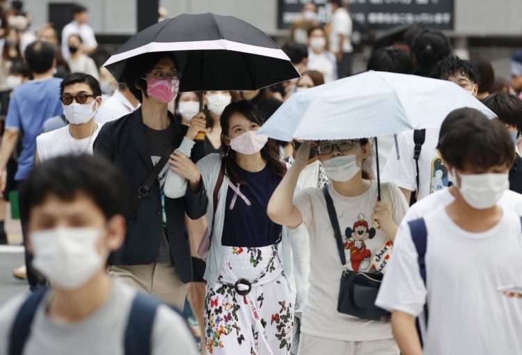 Movimento de pessoas cai nas principais cidades e aeroportos do Japão no primeiro dia do feriado de Obon