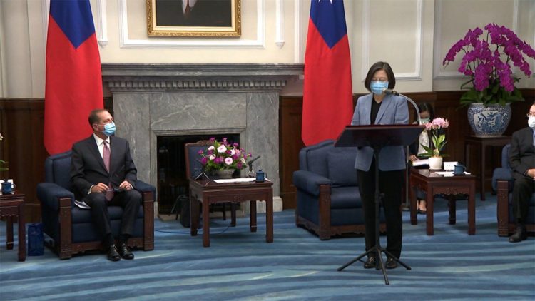 Caças chineses ultrapassam temporariamente linha que separa o espaço aéreo de China e Taiwan