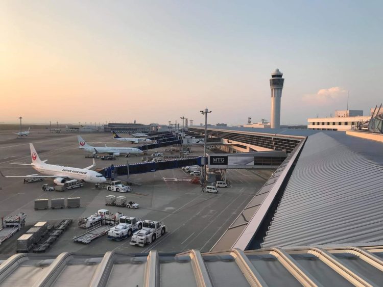 Voos internacionais saindo do aeroporto de Narita caem 98% durante o feriado de Obon deste ano