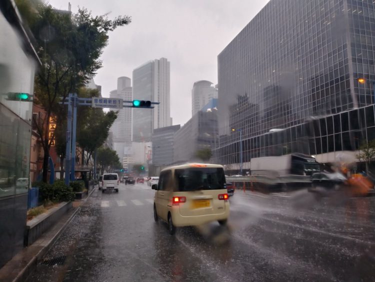 Fortes chuvas atingem o leste e o oeste do Japão no sábado
