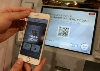 Banco japonês cria aplicativo de smartphone que permite tirar dinheiro do caixa eletrônico