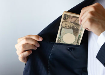 Um total de 24% dos japoneses relataram queda em seus rendimentos por conta da pandemia de COVID-19