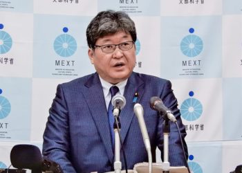 Ministro da Educação do Japão critica universidades do país por seguirem sem aulas presenciais
