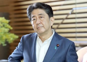 Shinzo Abe se torna o primeiro-ministro do Japão com mais tempo no governo