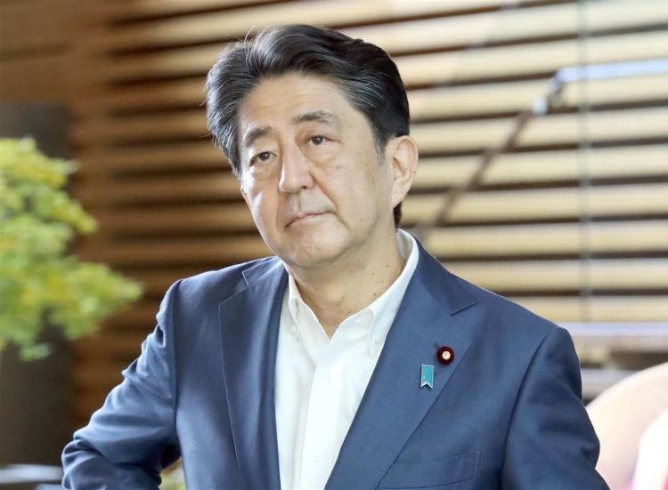 Shinzo Abe se torna o primeiro-ministro do Japão com mais tempo no governo