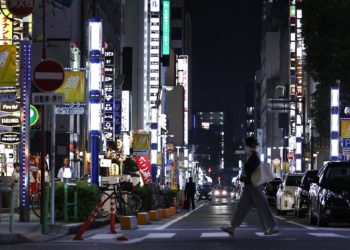 Movimento de pessoas em bairros noturnos de Tóquio cai em relação à semana passada