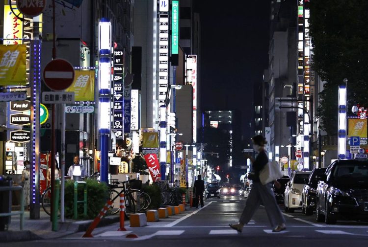 Movimento de pessoas em bairros noturnos de Tóquio cai em relação à semana passada