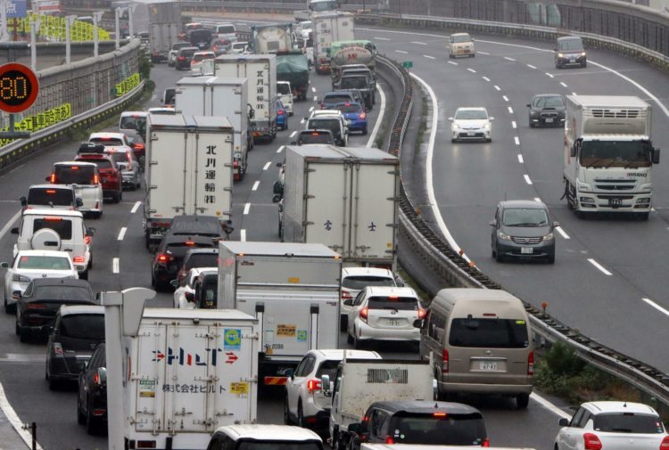Rodovias do Japão registram trechos de lentidão devido ao início do feriado de Obon