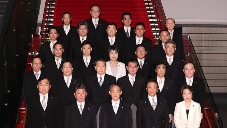 Governo de Yoshihide Suga começa com 62% de apoio da população japonesa