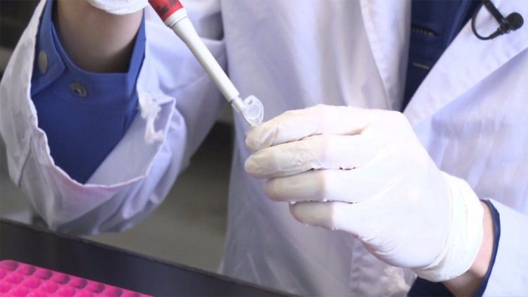 Governo do Japão estuda liberar orçamento de 700 bilhões de ienes para assegurar vacina de COVID-19