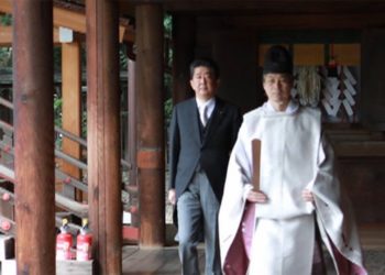 Ex-primeiro-ministro do Japão, Shinzo Abe, visita tempo de Yasukuni; Governo sul-coreano critica visita