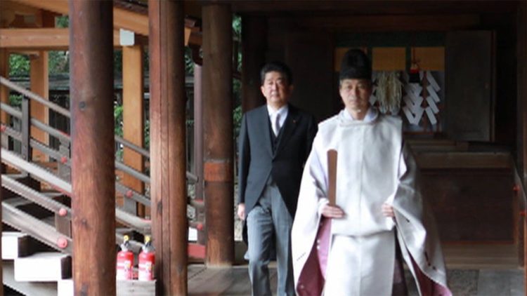 Ex-primeiro-ministro do Japão, Shinzo Abe, visita tempo de Yasukuni; Governo sul-coreano critica visita