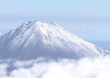 Primeira neve do outono é registrada no Monte Fuji cerca de 20 dias mais cedo que no ano passado
