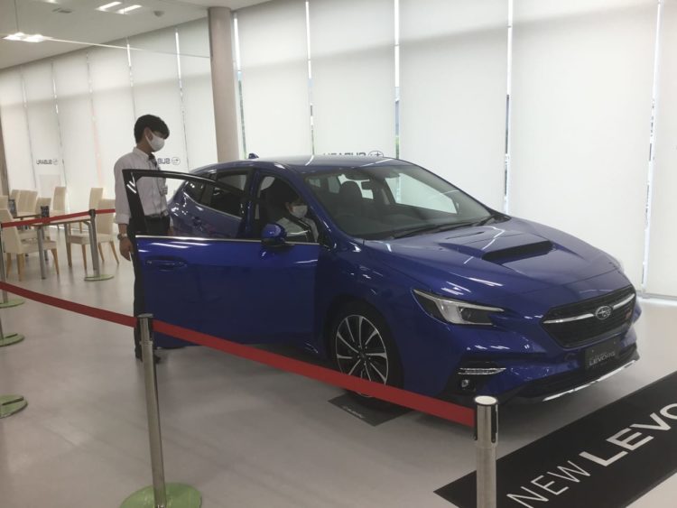 Montadoras no Japão iniciam venda online de carros e concessionárias começam a atender clientes por aplicativos de mensagem e vídeo