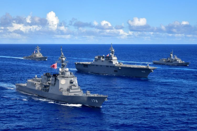 Força Marítima de Autodefesa do Japão envia suas melhores embarcações para treinamento no Mar do Sul da China