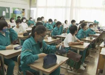 Escolas do Japão iniciam aulas para ensinar aos alunos a não ter preconceito contra pessoas que pegaram vírus da COVID-19