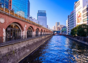 Distrito de Chiyoda em Tóquio leva adiante proposta de pagar 120 mil ienes para cada cidadão do bairro por conta da pandemia de COVID-19