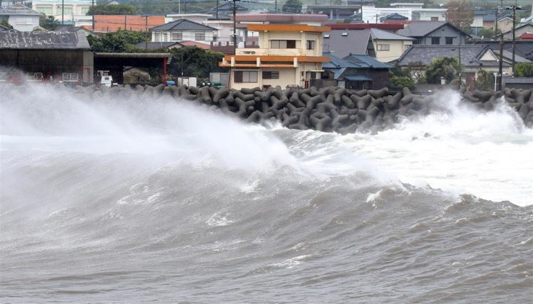 Governo do Japão emite alerta de evacuação para mais de 800 mil pessoas em Kyushu