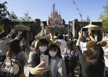 Tokyo Disneyland abre na segunda-feira nova área inspirada no filme A Bela e a Fera