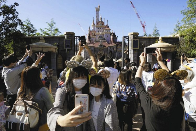 Tokyo Disneyland abre na segunda-feira nova área inspirada no filme A Bela e a Fera