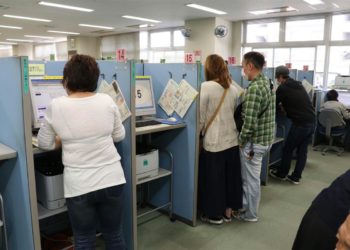 Mais de 50 mil pessoas perderam o emprego no Japão desde o início da pandemia de COVID-19