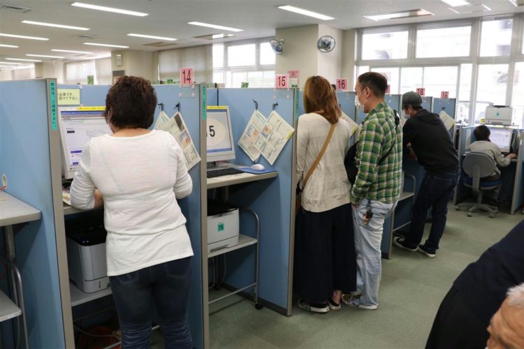 Mais de 50 mil pessoas perderam o emprego no Japão desde o início da pandemia de COVID-19