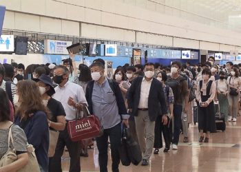 Autoridades do Japão pedem que população mantenha atenção contra pandemia de COVID-19 durante os 4 dias de feriado prolongado