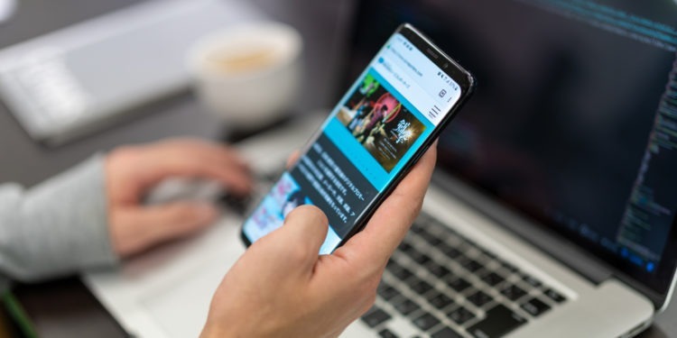 Troca de contrato de telefone celular no Japão ficará gratuito caso o pedido seja feito pela internet