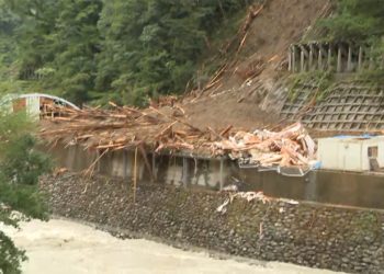 Tufão n°10 deixa 1 morto, 96 feridos e 4 desaparecidos