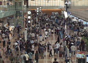 Primeiro dia de feriado prolongado no Japão tem aumento nas reservas de trens e voos