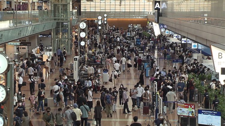 Primeiro dia de feriado prolongado no Japão tem aumento nas reservas de trens e voos